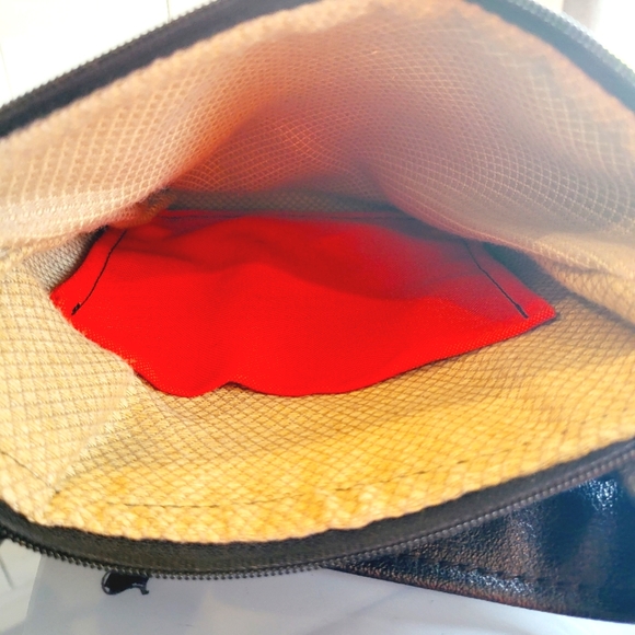 Echos in the Attic Crossbody Purse - Picture 5 of 5